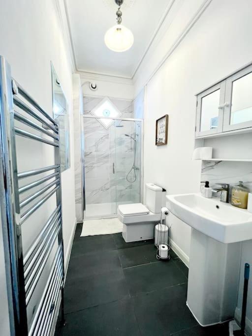 Flat 4 Marine Parade House, 1 East Cliff- Next To Dover Port, White Cliffs, Beach, Castle Zewnętrze zdjęcie