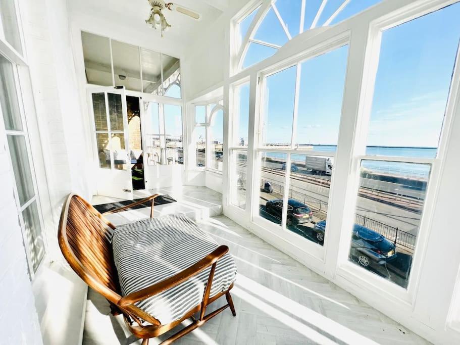 Flat 4 Marine Parade House, 1 East Cliff- Next To Dover Port, White Cliffs, Beach, Castle Zewnętrze zdjęcie
