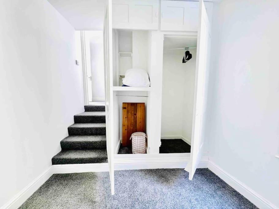 Flat 4 Marine Parade House, 1 East Cliff- Next To Dover Port, White Cliffs, Beach, Castle Zewnętrze zdjęcie