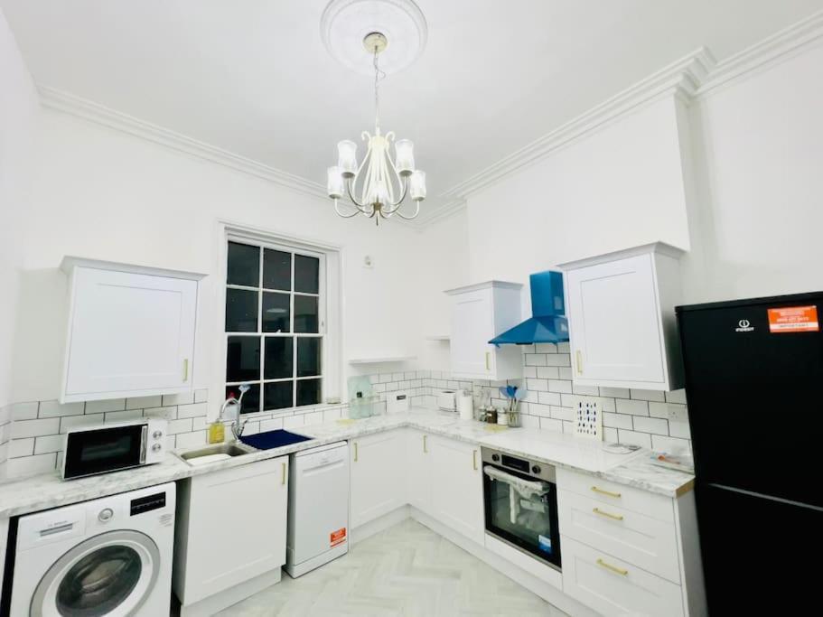 Flat 4 Marine Parade House, 1 East Cliff- Next To Dover Port, White Cliffs, Beach, Castle Zewnętrze zdjęcie