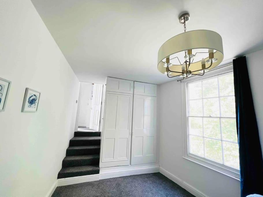 Flat 4 Marine Parade House, 1 East Cliff- Next To Dover Port, White Cliffs, Beach, Castle Zewnętrze zdjęcie